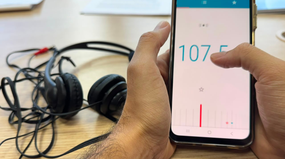 Como sintonizar rádio FM pelo celular?
