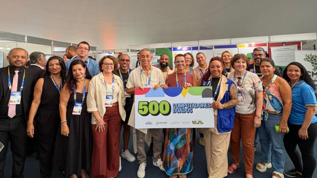 MCom entrega 500 computadores a entidades do Rio durante Caravana Federativa