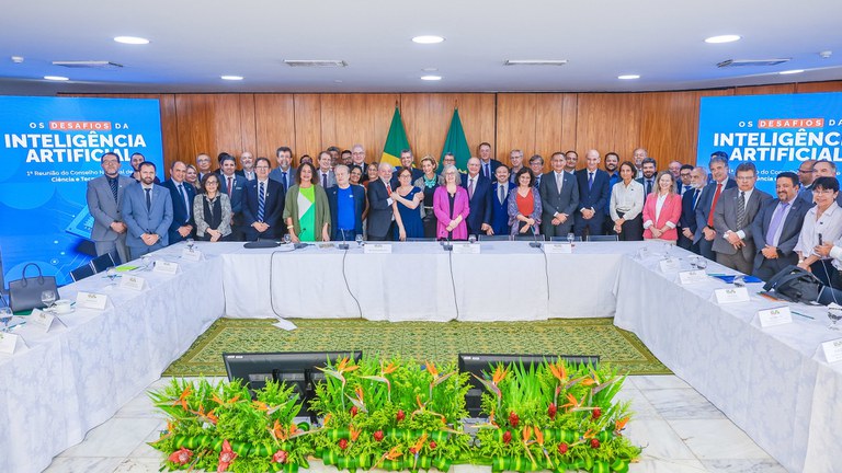 FOTO 1_PRESIDENTE LULA E CONSELHO.jpg