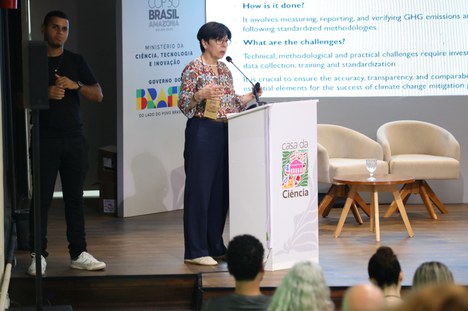 Conselheira Mercedes Bustamante em Palestra Magna. Foto: Diego Galba (ASCOM/MCTI)