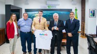 Ministro recebe startup brasileira vencedora de prêmio internacional com App para pessoas com autismo