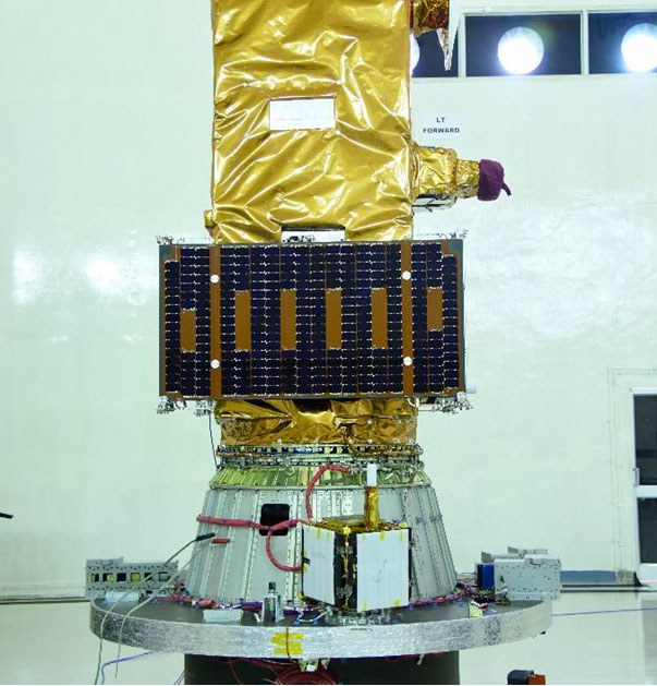 Amazonia-1 montado no MSA, juntamente com as cargas secundárias.