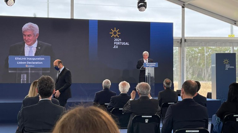Cabo submarino de fibra óptica Brasil- Europa é inaugurado em Portugal