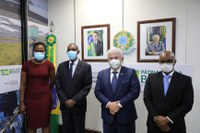 Ministro recebe Embaixador do Quênia no Brasil e trata de parcerias em ciência e tecnologia