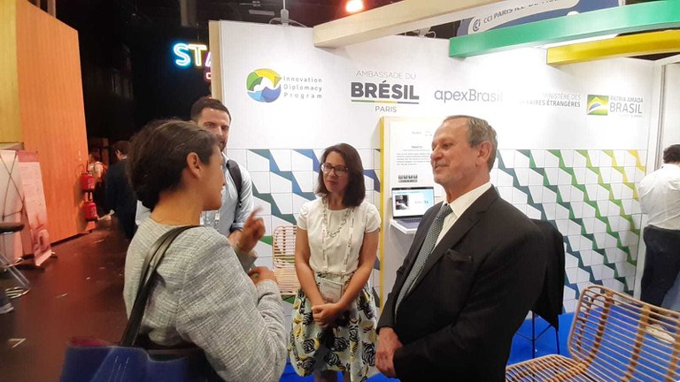 Le ministère partage des initiatives d’intelligence artificielle en mission en France — Portugais (Brésil)