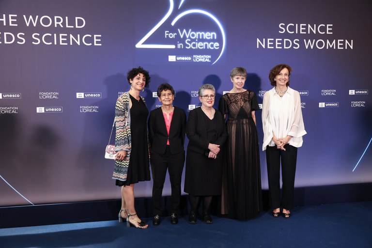 Entrega_cerimonia_premio_laureadas(1).jfif