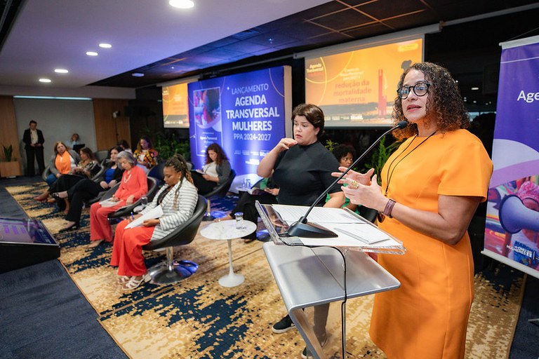 En evento con ministras, Luciana Santos destaca políticas para la inclusión de niñas y mujeres en la ciencia