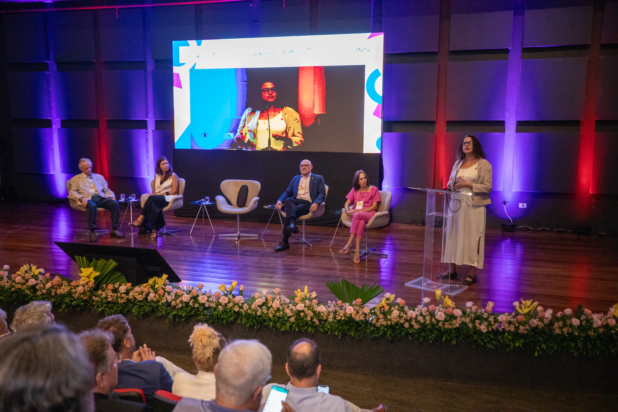 Ministra participou de Conferência Livre sobre Transição Energética, no Recife. Evento é preparatório para a 5ª Conferência Nacional da Ciência, Tecnologia e Inovação