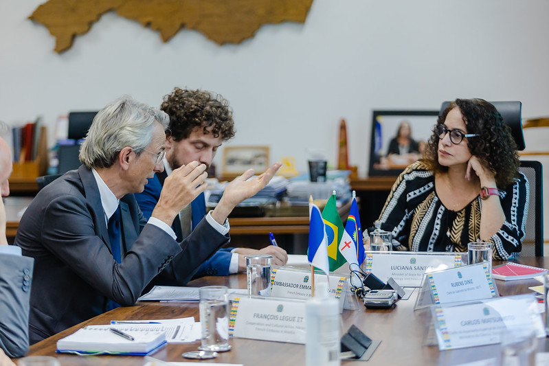Audiência entre ministra Luciana Santos e embaixador da França no Brasil avançou em temas como o Centro de Biodiversidade Amazônica, inteligência artificial e setor espacial