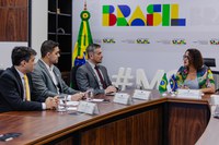 Ministra recebe brasileiro vencedor do 7º Prêmio Jovem Inovador dos BRICS