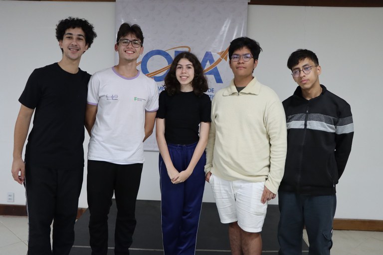 Turma 1 - Da esquerda para direita, Felipe Maia, Lucas Praça, Isabela Xavier, Felipe Ya Lima e Luís Fernando.JPG