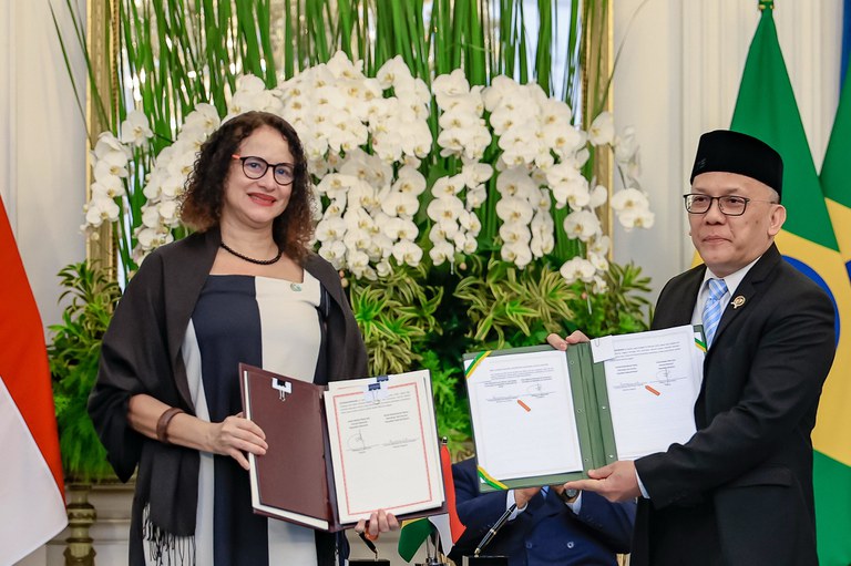 Brasil e Indonésia assinam acordo para desenvolver novas tecnologias e combater o desmatamento