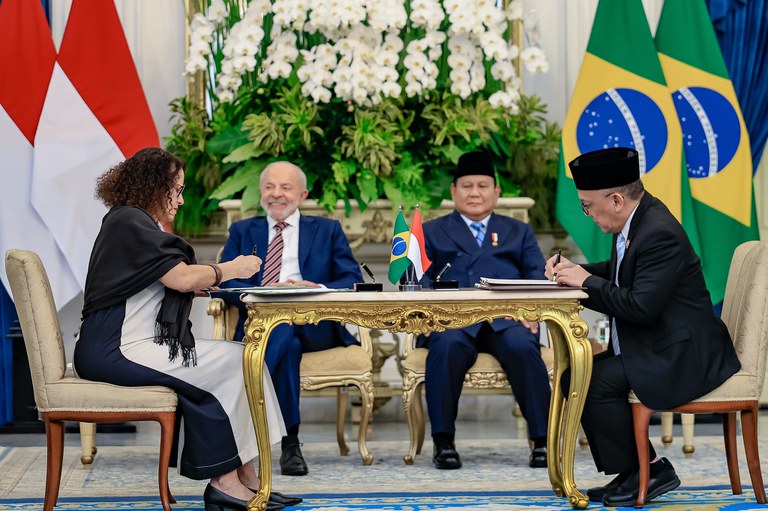 Brasil e Indonésia assinam acordo para desenvolver novas tecnologias e combater o desmatamento