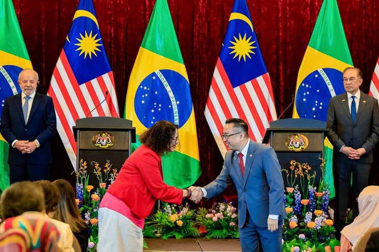 Ministra Luciana Santos durante agenda na Malásia.jpg