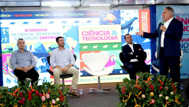Governador Laurez Moreira participou da abertura da SNCT da Universidade Estadual do Tocantins - Unitins no Câmpus Palmas - Foto - Ademir dos Anjos - Governo do Tocantins.jpg