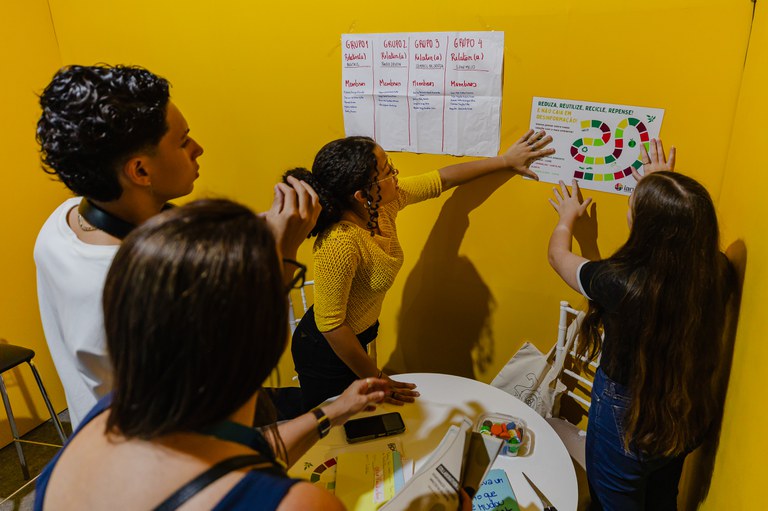 Jovens apresentam jogo on-line contra a desinformação em justiça climática na 22ª SNCT