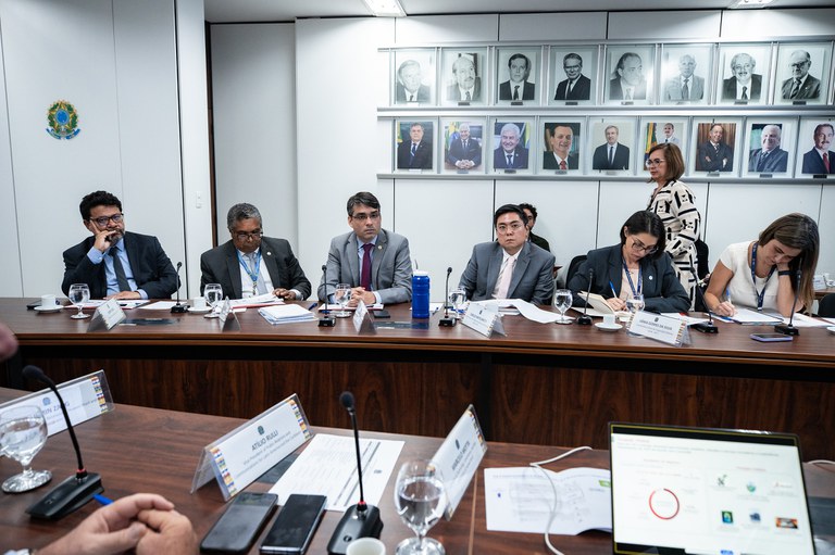 Ministra Luciana Santos se reúne com empresa chinesa para tratar de parcerias em inovação e desenvolvimento tecnológico