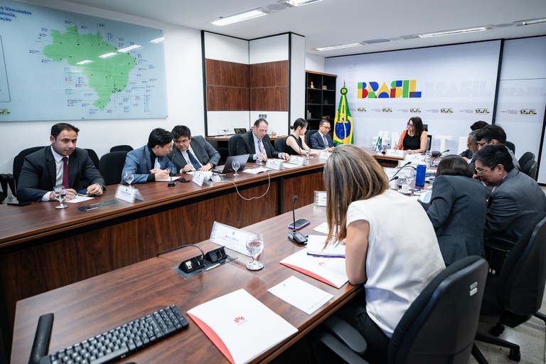 Ministra Luciana Santos se reúne com empresa chinesa para tratar de parcerias em inovação e desenvolvimento tecnológico