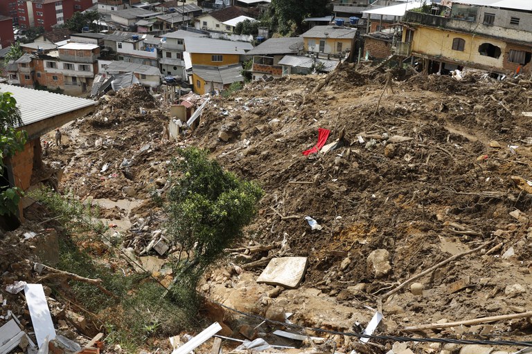 Tecnologia que alerta sobre deslizamentos com 72h de antecedência conquista primeiro lugar em premiação nacional
