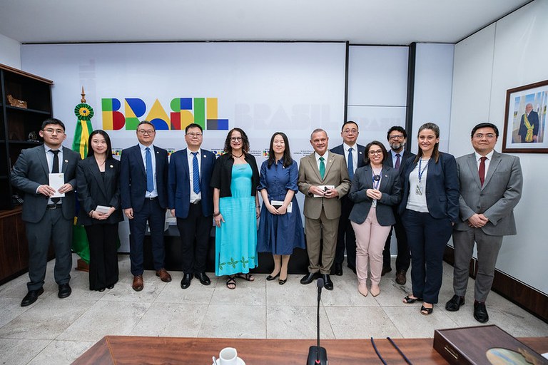 Brasil e China alinham nova era em radiofármacos e produção nacional