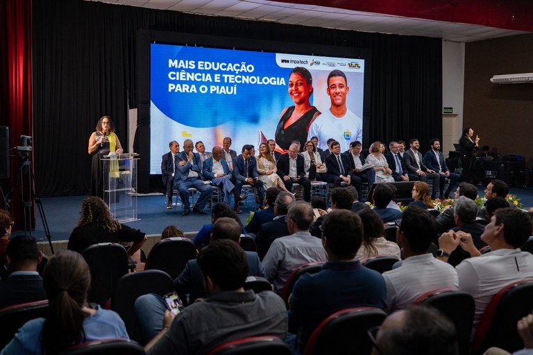 Em Teresina (PI), ministra Luciana Santos anuncia investimento voltado para o fortalecimento do programa SoberanIA