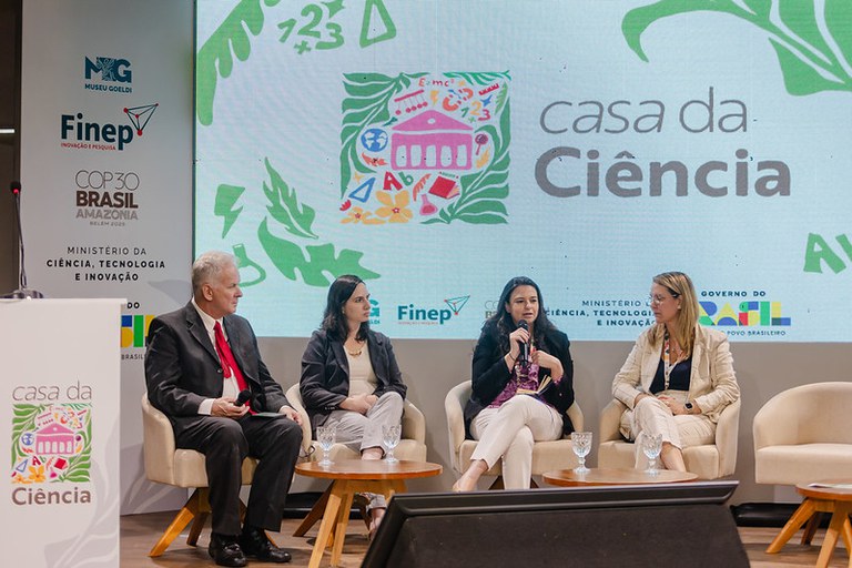Combustíveis do futuro painel debate transição energética na aviação em evento na Casa da Ciência.jpg