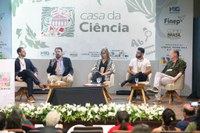 Especialistas debatem cultura oceânica e crise climática na Casa da Ciência do MCTI