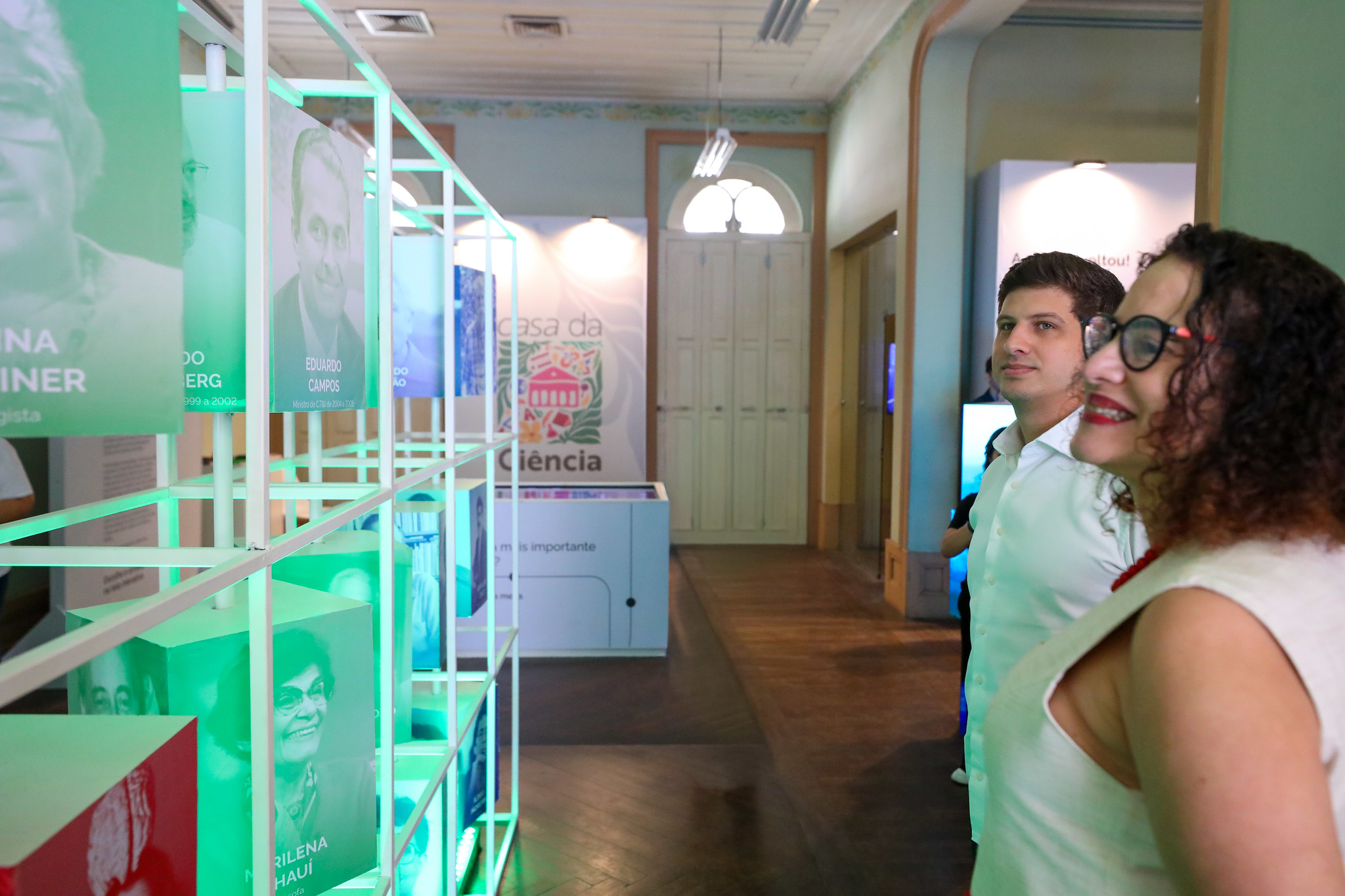 Durante visita à Casa da Ciência, a ministra Luciana Santos e o prefeito João Campos anunciaram investimentos que fortalecem a prevenção de desastres e o monitoramento climático na capital pernambucana