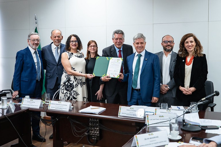 Mais Alimentos: desenvolvimento de máquina para a agricultura familiar terá investimento de R$ 60 milhões