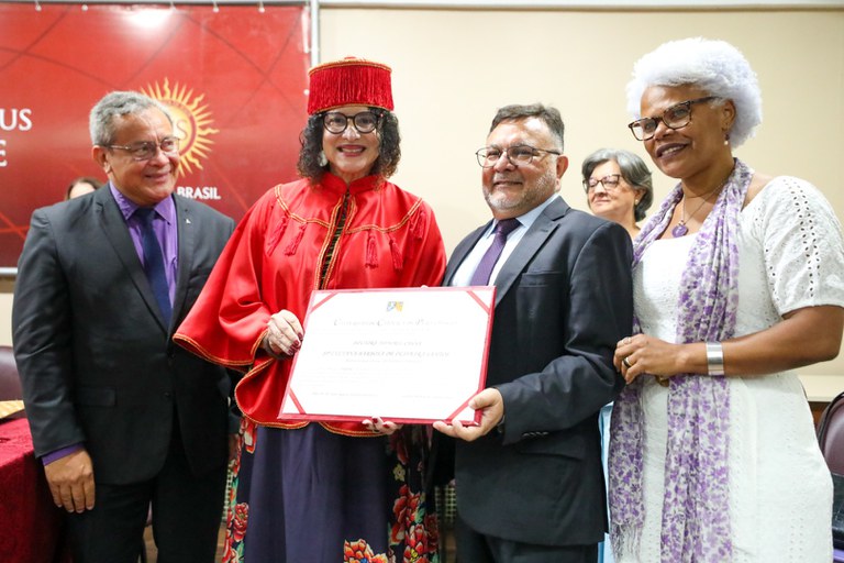 A ministra Luciana Santos foi homenageada pela Universidade Católica de Pernambuco (Unicap). Foto: Diego Galba (ASCOM/MCTI)