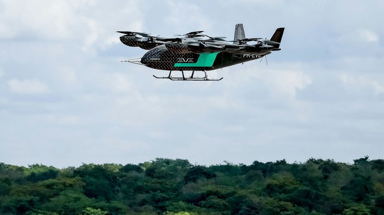 Brasil apresenta primeiro caça supersônico produzido no País e avança em autonomia tecnológica