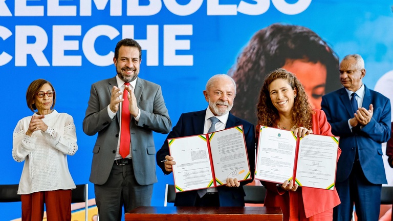 Governo do Brasil amplia direitos de terceirizados com reembolso-creche e jornada de 40 horas