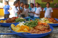 Assinatura de acordo interministerial para promoção da alimentação saudável nas escolas