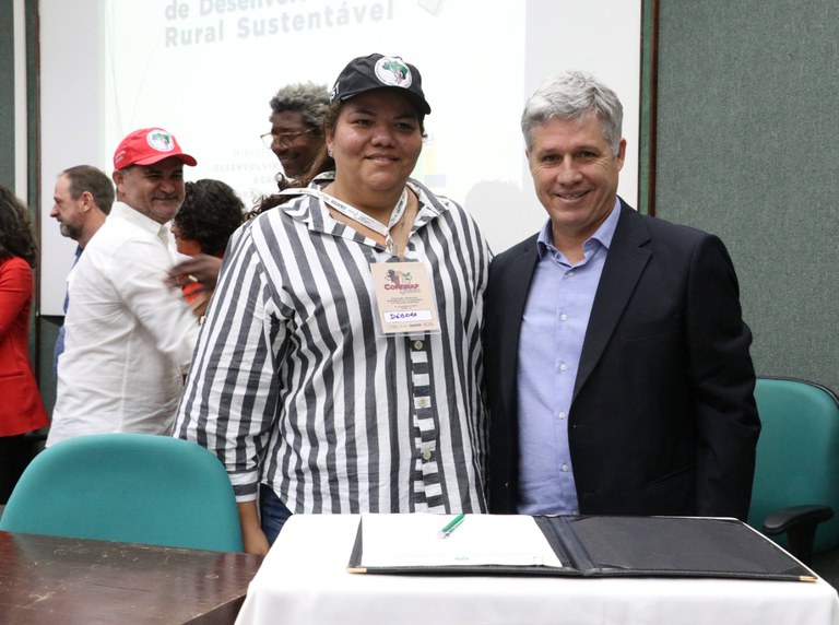 Conselheira Débora Nunes e ministro Paulo Teixeira.jfif