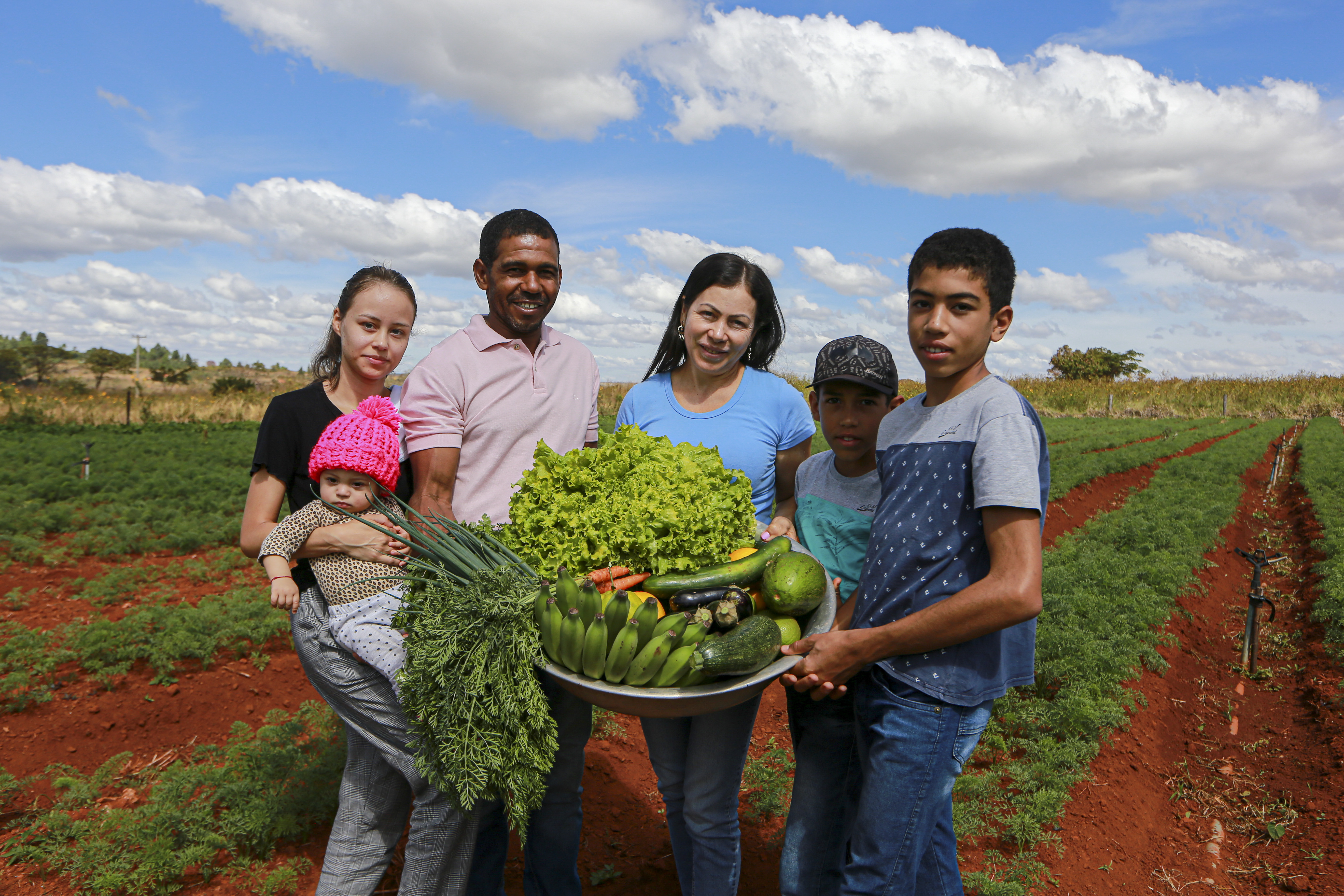 Produção de pequenos agricultores diminui o desperdício de alimentos e aumenta a renda