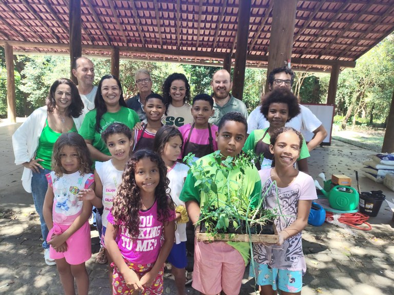 02-Horta educativa_ Associação Amor e Vida.jpeg