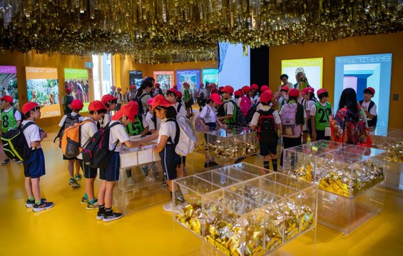 Revestido na cor dourada, o Pavilhão do Brasil representa a luz, a energia e a renovação do sol. Foto: Apex.