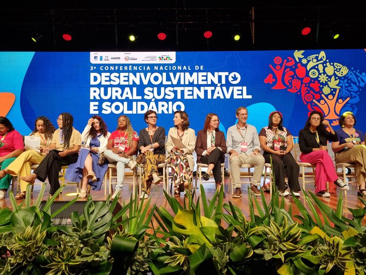 Fernanda Machiaveli participa de Ato das Mulheres Rurais na 3ª Conferência Nacional de Desenvolvimento Rural Sustentável e Solidário