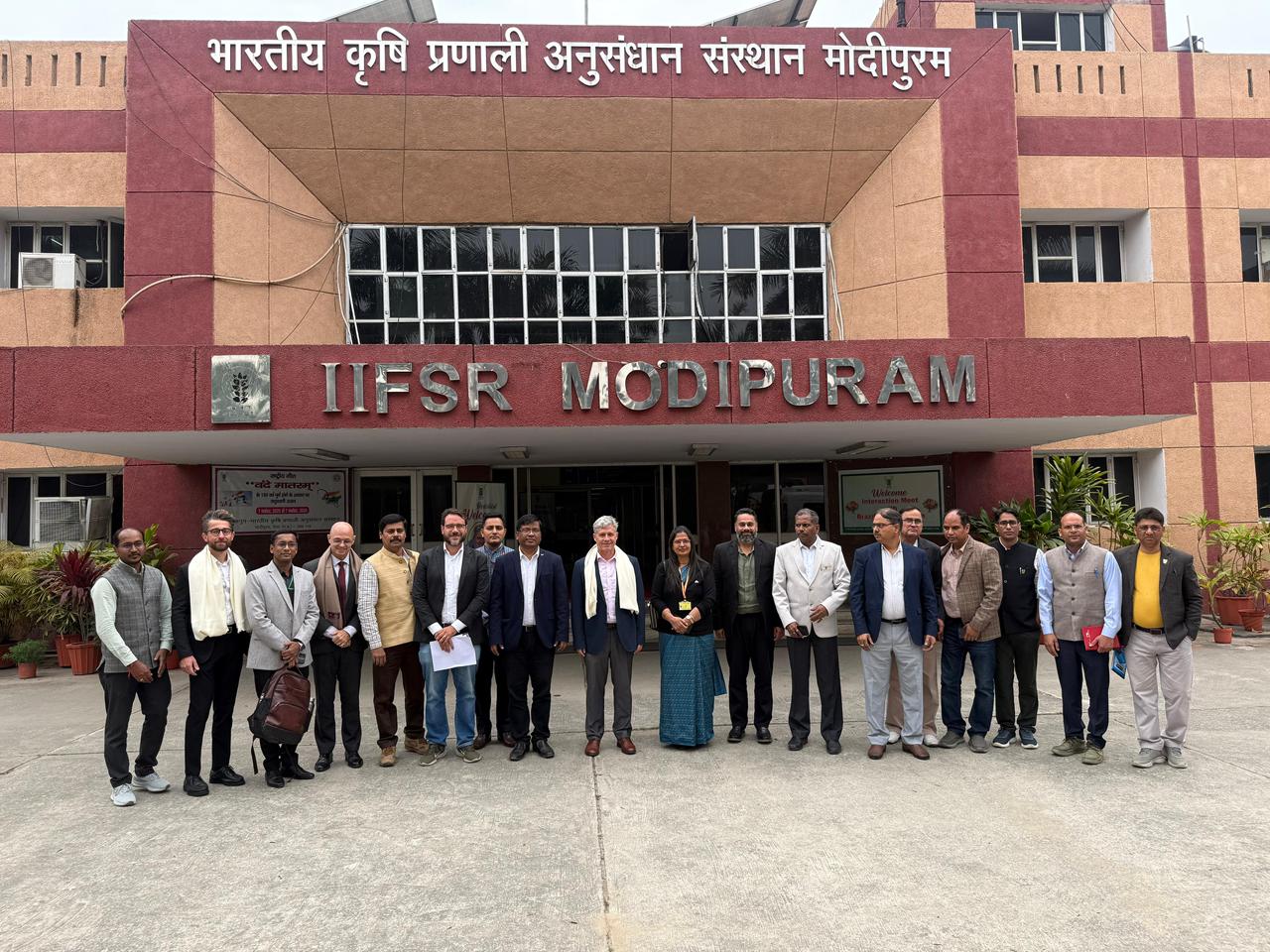 Ministro Paulo Teixeira visita instituto de pesquisa em bioinsumos e agroecologia na Índia
