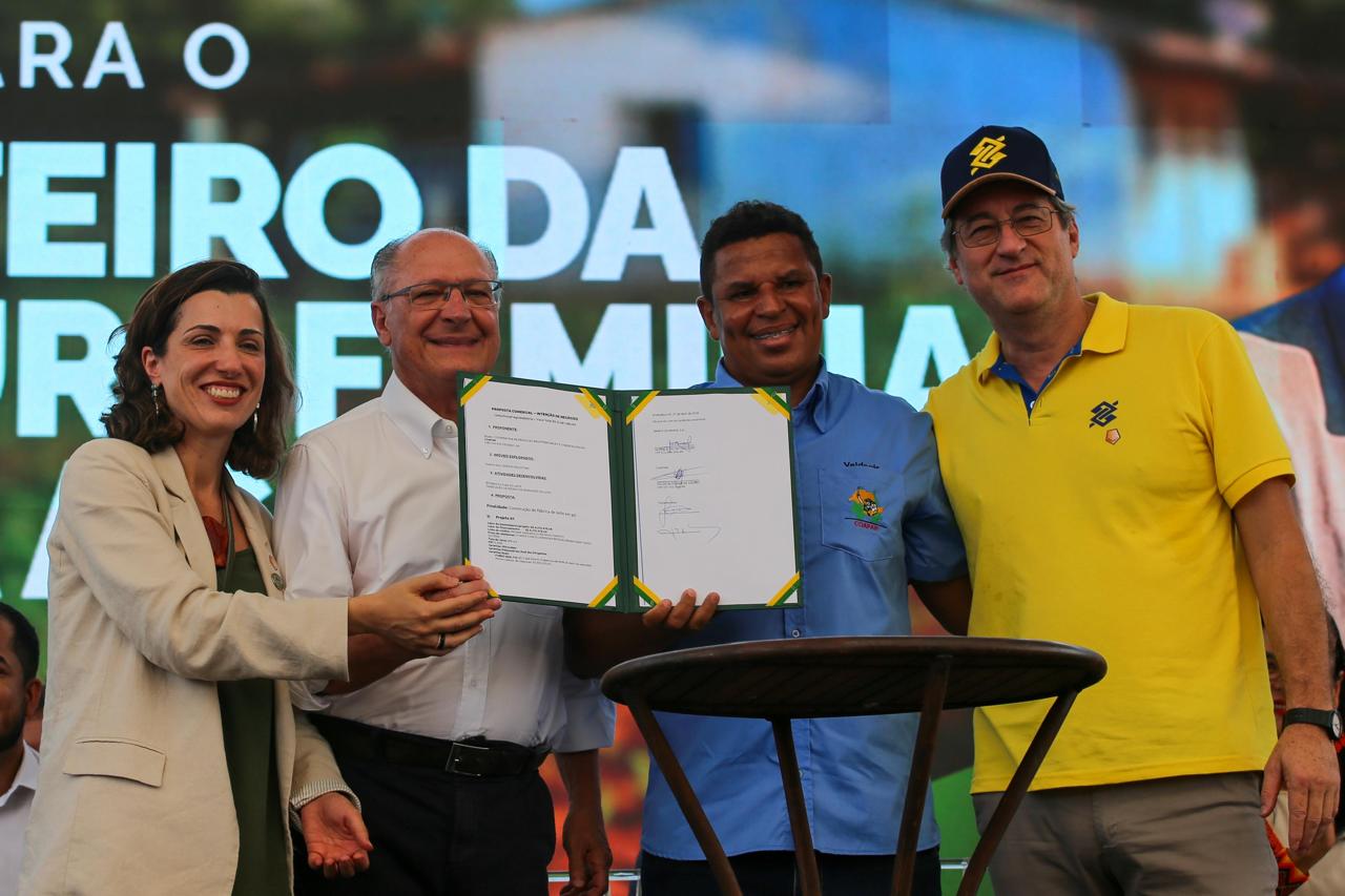 Governo do Brasil anuncia R$ 465 milhões de investimentos na cadeia leiteira produzida pela agricultura familiar