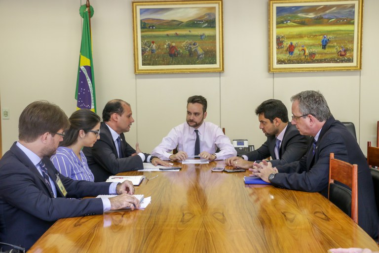 Ministro Gustavo Rocha quer implantar ações de Direitos Humanos nos aeroportos