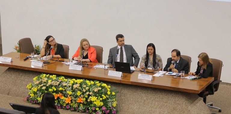 Seminário discute o ciclo da violência contra a mulher