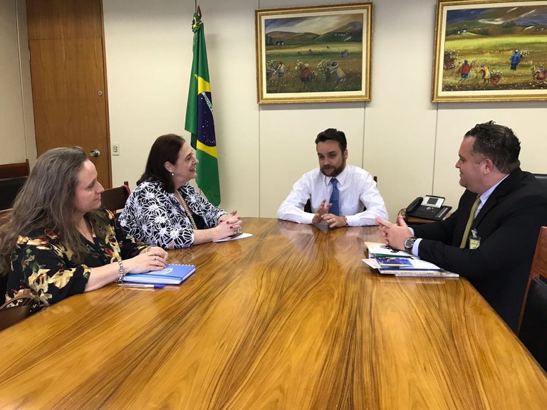 Ministro Gustavo Rocha recebe delegação da UNESCO no MDH