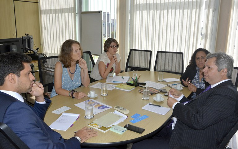 Com UNICEF, MDH discute medidas de apoio para a situação dos refugiados em Roraima