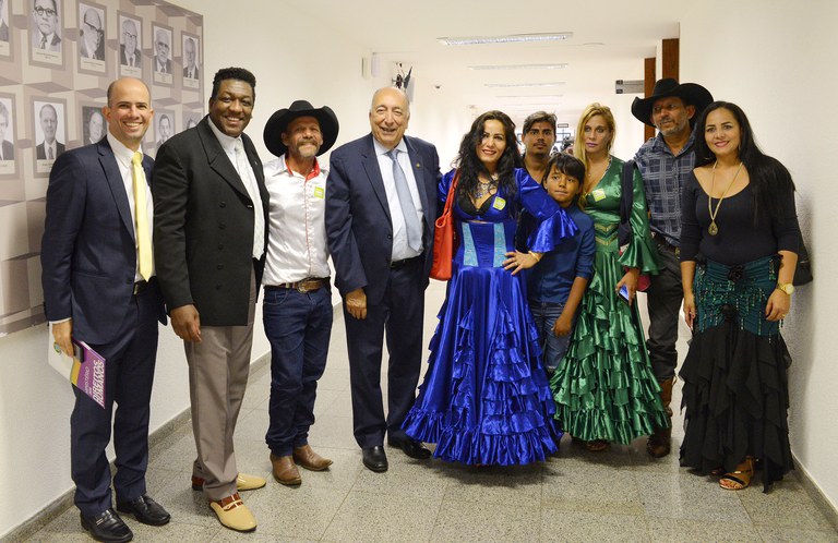 Criação do Estatuto do Cigano avança no Senado