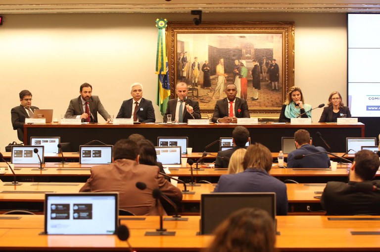 SNDCA participa de debate sobre os perigos do uso indevido da internet