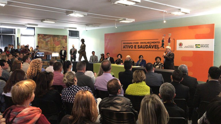 No Paraná, ministra inaugura serviço para idosos, entrega carros a conselhos e assina termos de cooperação. Foto: Willian Meira/MMFDH