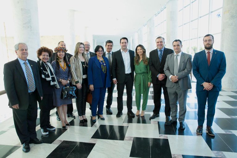 No Paraná, ministra inaugura serviço para idosos, entrega carros a conselhos e assina termos de cooperação. Foto: Willian Meira/MMFDH
