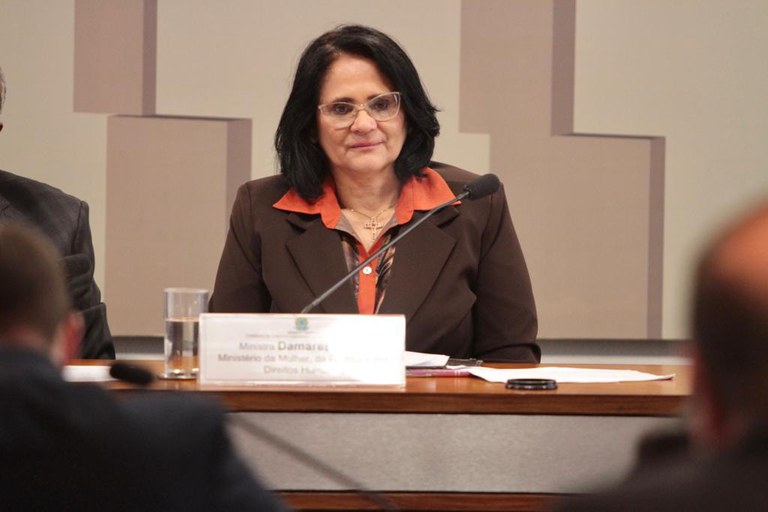 Convidada por comissão do Senado, ministra Damares Alves participa de audiência pública em Brasília.jpg