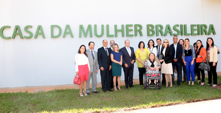 Ministra Damares Alves visita Casa da Mulher Brasileira e defende melhorias no espaço